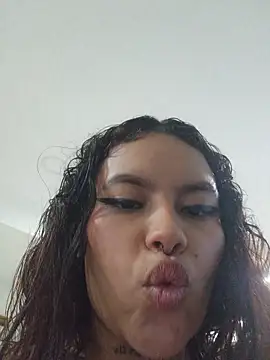 חדר צ'אט בשידור חי של _Yesica_