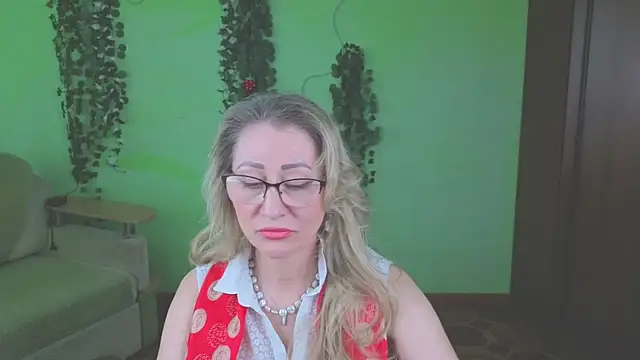 Habibi_Honeyy's Live Chat Room