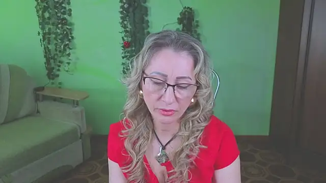 חדר צ'אט בשידור חי של Habibi_Honeyy