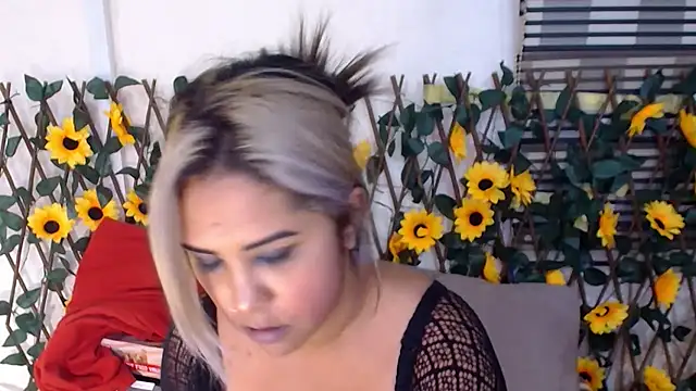 غرفة دردشة IndiaSexyStripper4u المباشرة