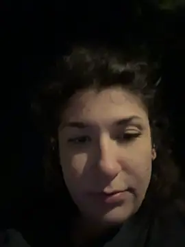 חדר צ'אט בשידור חי של ScarletBloom_
