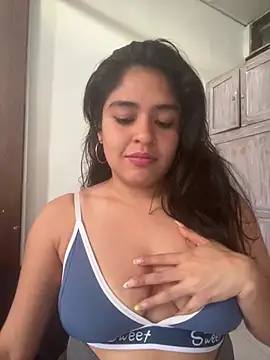 EmilyNoir1 Adlı Modelin Canlı Sohbet Odası