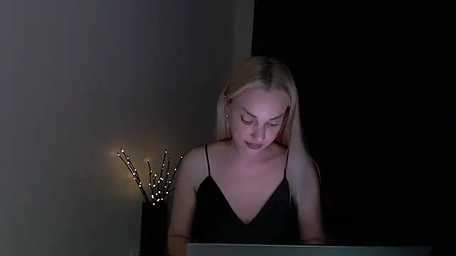 Lia_noo_regrets – Naživo chatovacia miestnosť