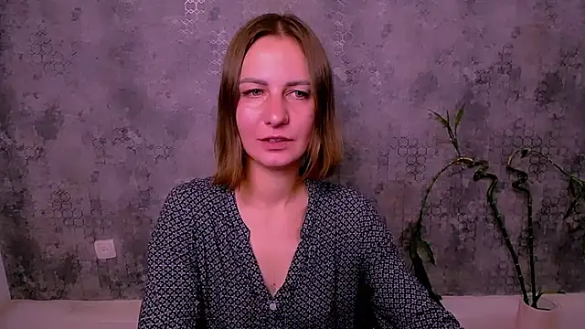 Peggy_f_ Adlı Modelin Canlı Sohbet Odası