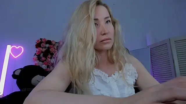 חדר צ'אט בשידור חי של AstraMonroe