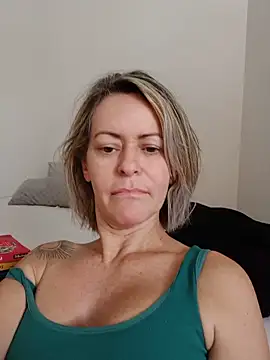 Misaudibel Live chatroom