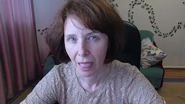 Lia_Tito's Live Chat Room