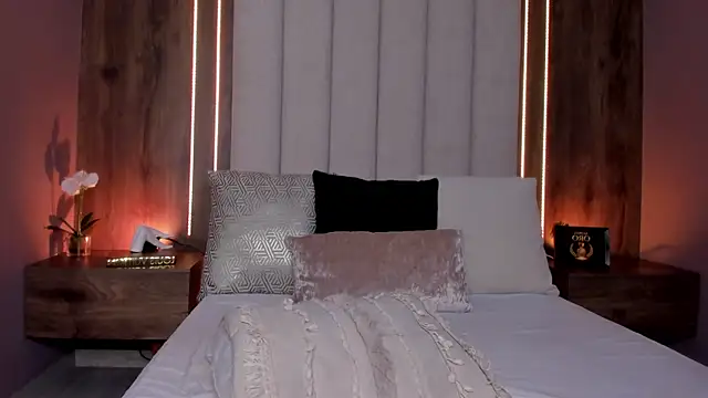 LucySalvatore_ Adlı Modelin Canlı Sohbet Odası