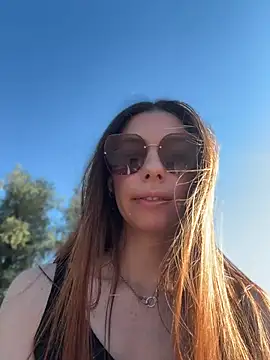חדר צ'אט בשידור חי של CrystalClean