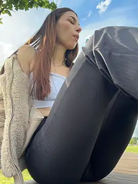 חדר צ'אט בשידור חי של CrystalClean