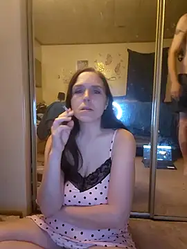 Shy_Naughty_Girl – Naživo chatovacia miestnosť