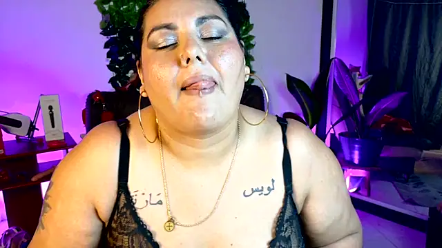 غرفة دردشة AndreaKinky المباشرة