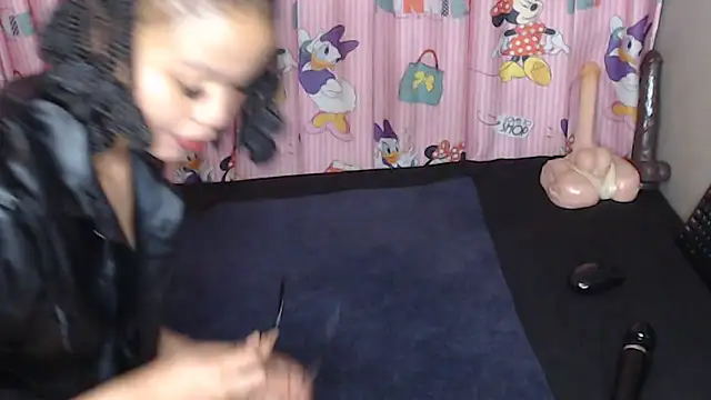 Živá chatovací místnost TrishahXo