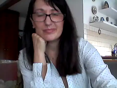 Elena48324 Adlı Modelin Canlı Sohbet Odası