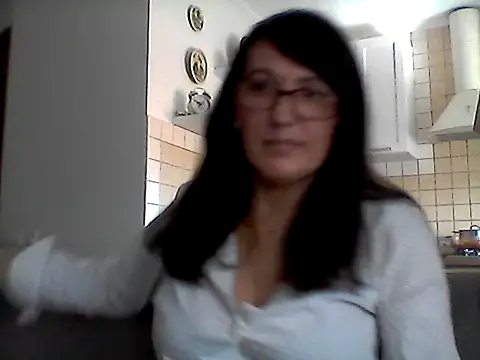 Elena48324 Adlı Modelin Canlı Sohbet Odası