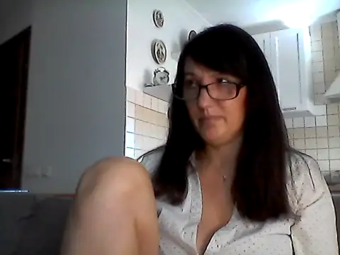 Elena48324's Live Chat Room