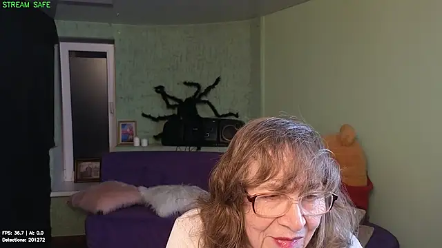 Betty_Brick – live chatrum