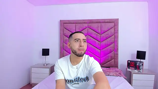 Lushian_Luna – live chatrum