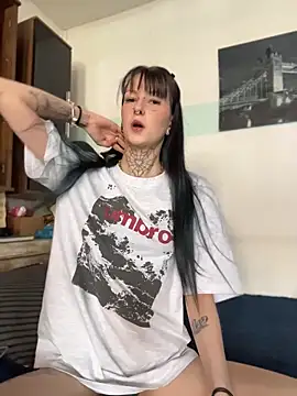 חדר צ'אט בשידור חי של BlueVelvetBat