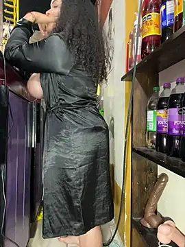 غرفة دردشة ivonne_diaz1 المباشرة