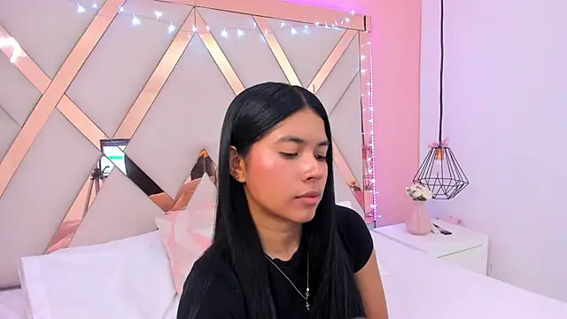 samantaa_shy Adlı Modelin Canlı Sohbet Odası