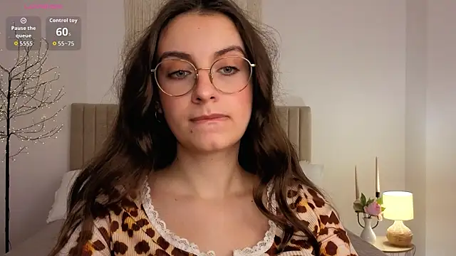 Real_cutie1's Live Chat Room
