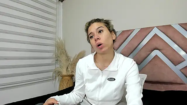 Rachell_criss' Live Chat Room