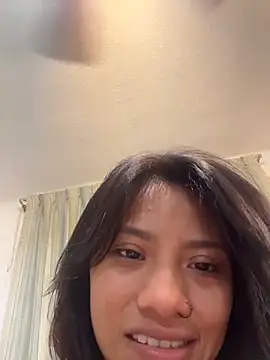 Mia-miauuuuu Adlı Modelin Canlı Sohbet Odası