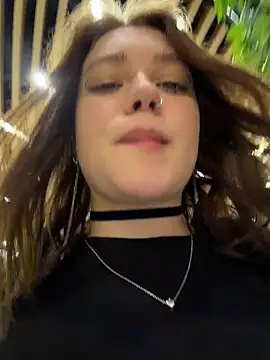 Chat soba uživo modela lucy-joy