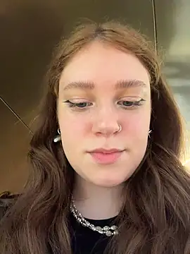 lucy-joy's Live Chat Room