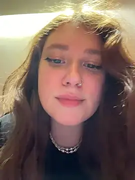 lucy-joy's Live Chat Room