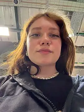 lucy-joy Adlı Modelin Canlı Sohbet Odası