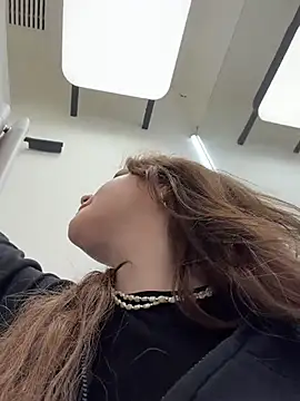 lucy-joy's Live Chat Room