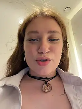 lucy-joy's Live Chat Room