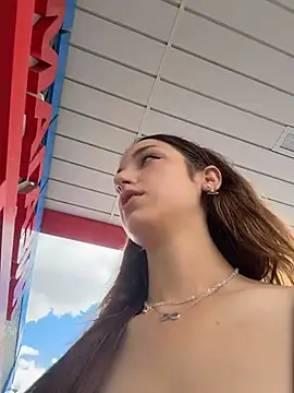 Živá chatovací místnost DollyTall
