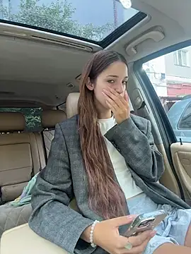 הופעת סקס קאם בשידור חי של DollyTall