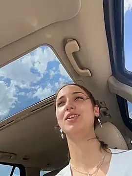 חדר צ'אט בשידור חי של DollyTall
