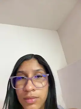 חדר צ'אט בשידור חי של Danaeluxe
