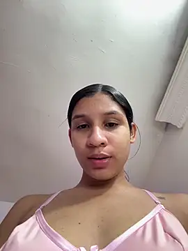 Danaeluxe's Live Chat Room