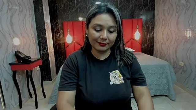 LatinaHoleQueen – live chatrum