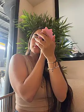 Phòng Chat Trực Tiếp BellaLeclair