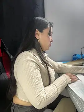 meli__brown Adlı Modelin Canlı Sohbet Odası