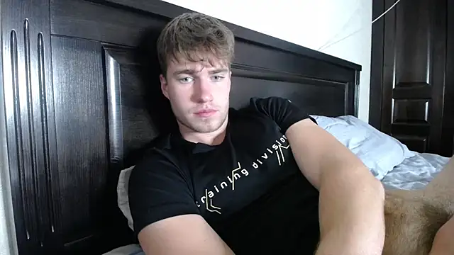 Seks show uživo modela megamaxxxl na kameri