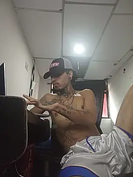 غرفة دردشة Tattoboy19cm المباشرة