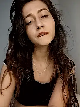AmyLov342 Adlı Modelin Canlı Sohbet Odası