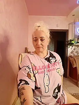 Seks show uživo modela AngelFountains na kameri