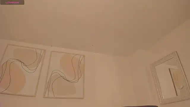 MilaLawrence 现场聊天室