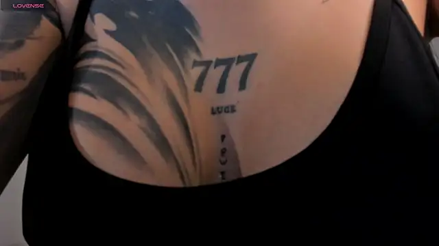 חדר צ'אט בשידור חי של MilaLawrence
