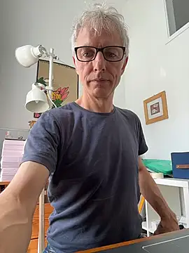 SexyLeon8n Live chat-huone