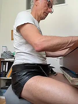 SexyLeon8 Live chatroom